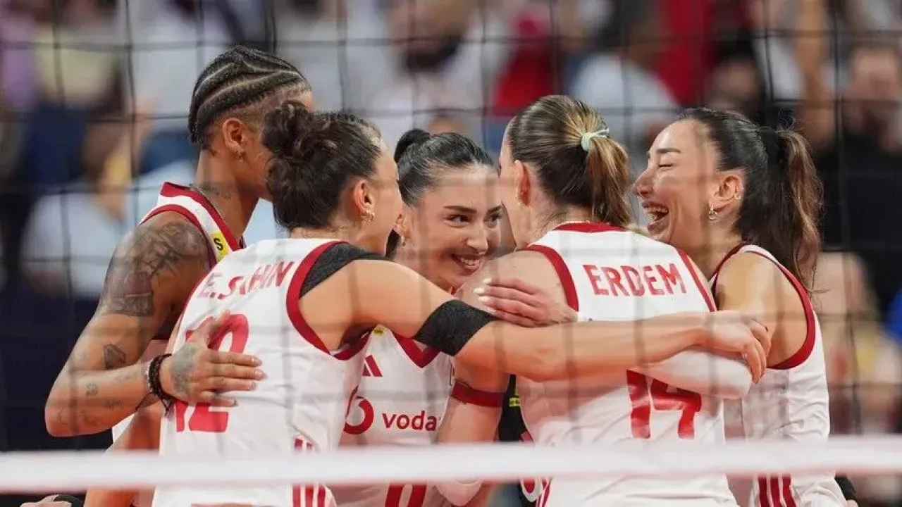 A Milli Voleybol Takımı Avrupa Şampiyonası'nda finale yükseldi!