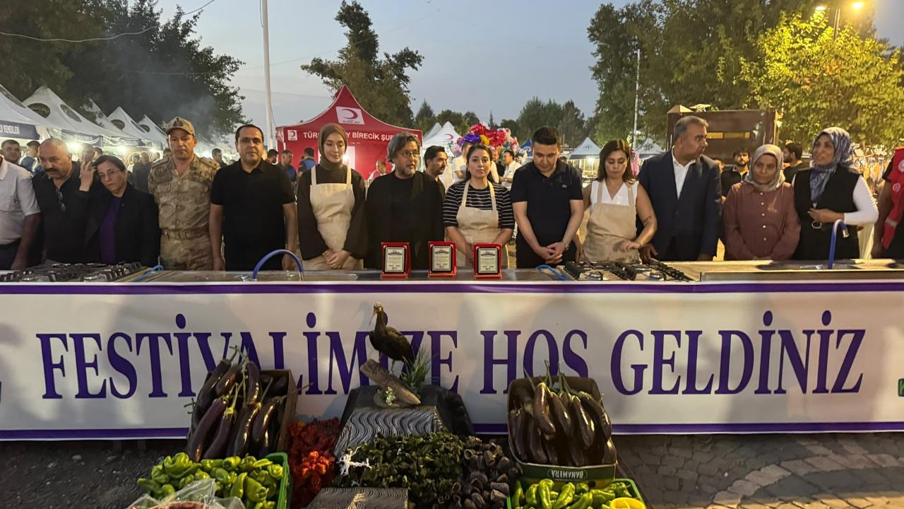 Birecik’te yöresel lezzet şöleni: Kelaynak, Patlıcan ve Fıstık festivali başladı!