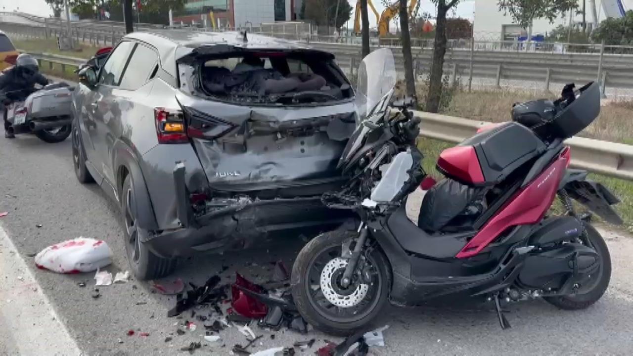 Polis motosikleti otomobile çarptı: Yaralı var!
