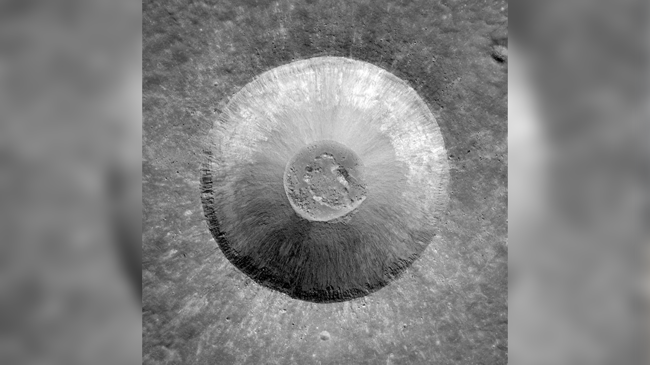 NASA duyurdu: Devasa yeni bir krater keşfedildi!