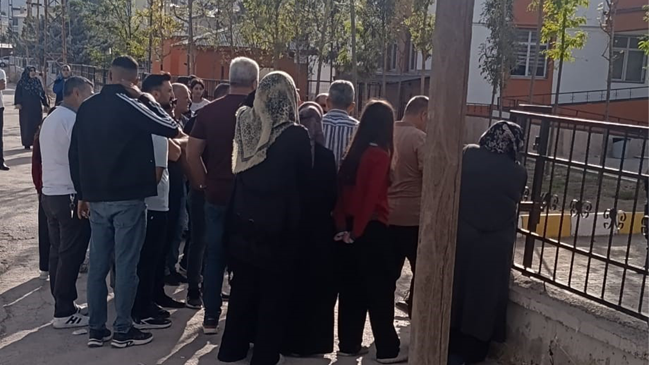 Okula silahla gelen öğrenci paniğe neden oldu!