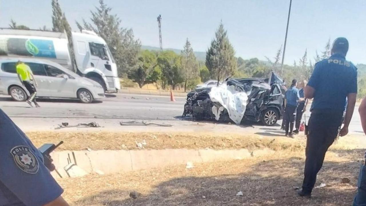 Otomobil sulama tankerine arkadan çarptı: Ölü ve yaralılar var!