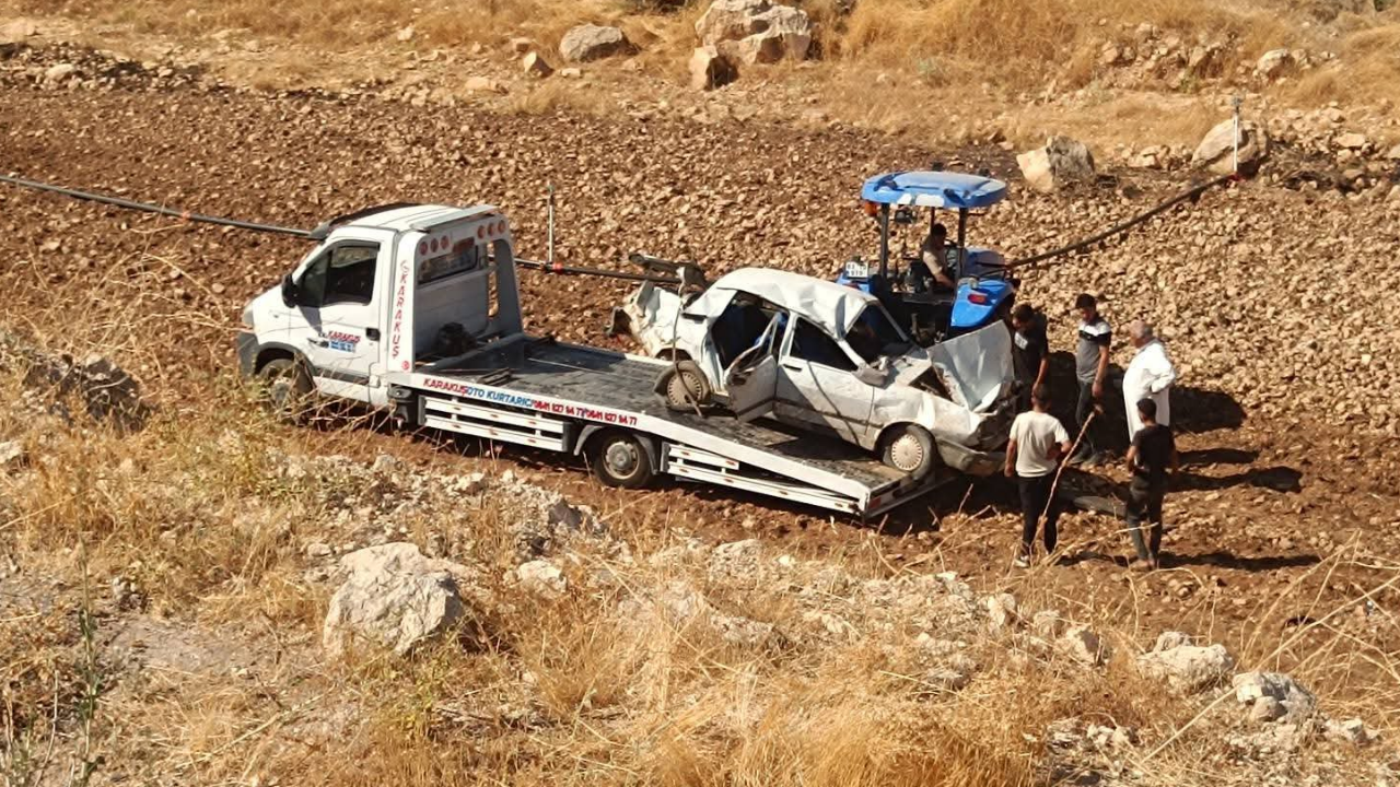 Şanlıurfa’da feci kaza: Otomobil şarampole uçtu