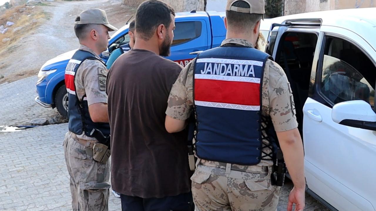 Şanlıurfa’da jandarma göz açtırmadı: Hırsızlıktan aranan 2 kişi yakalandı