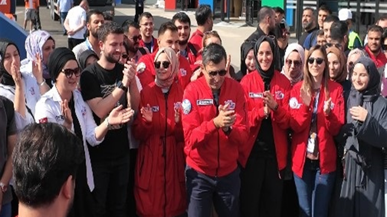 Selçuk Bayraktar Urfa’da türküyle karşılandı!