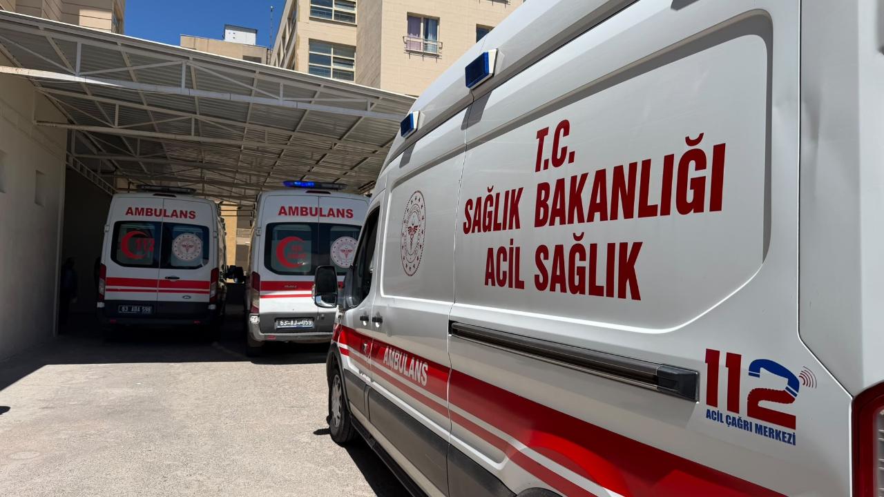 Siverek'te yoldan çıkan otomobil kaza yaptı! Yaralılar var!