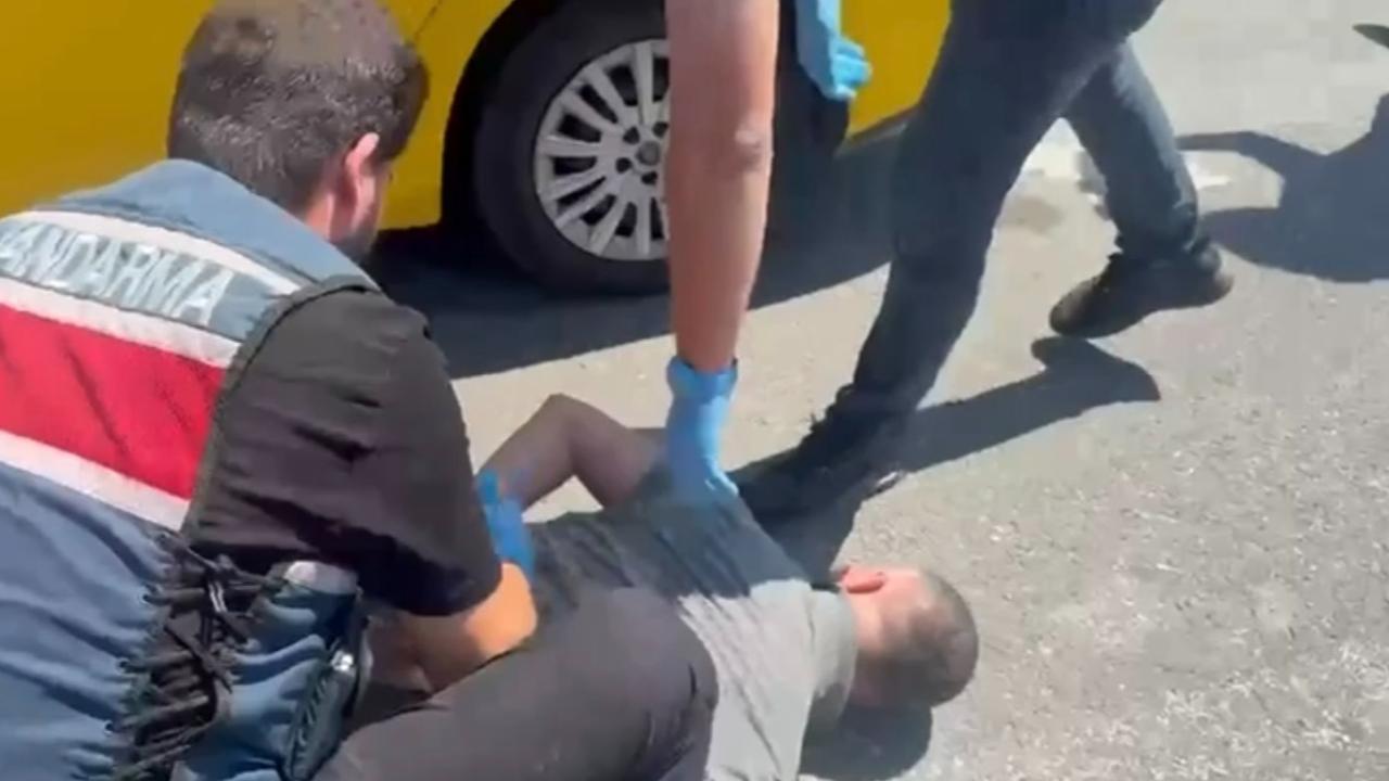 Taksinin bagajından 108 tabanca çıktı!