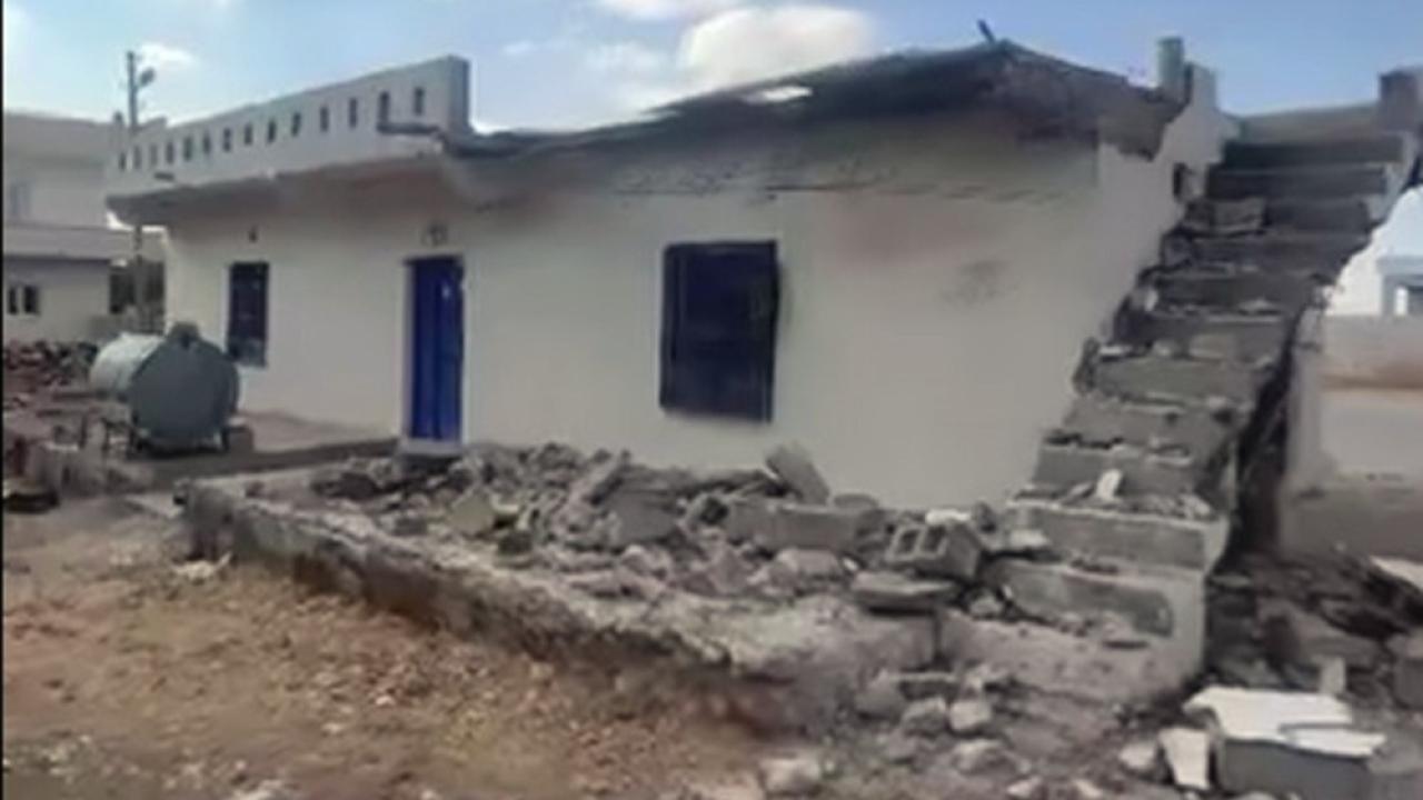 Urfa'da deprem sonrası bir ev hasar gördü!