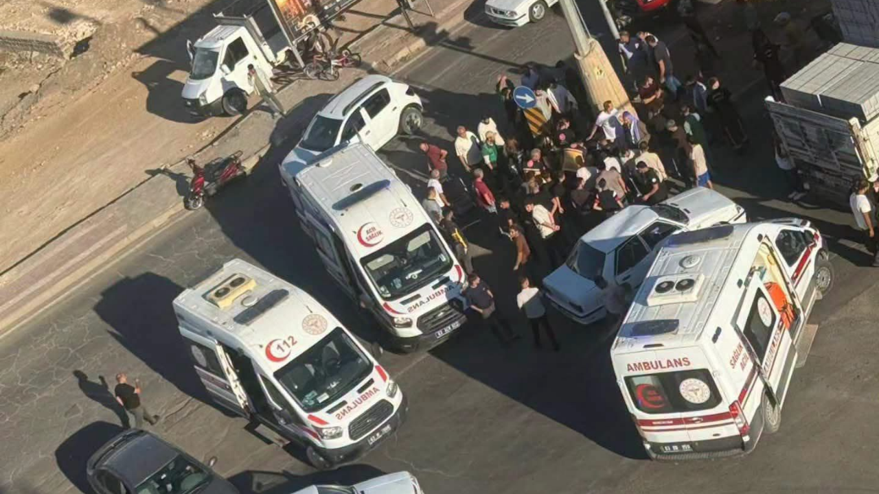 Urfa'da feci kaza: İkisi çocuk çok sayıda kişi yaralandı!