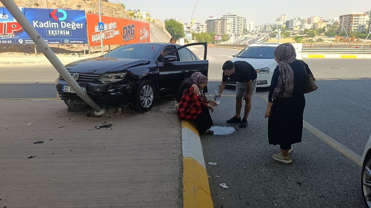 Urfa'da iki otomobil çarpıştı: Yaralı var!