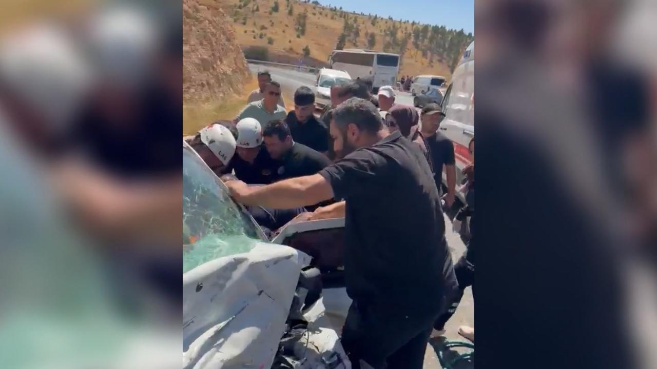 Urfa’da otobüs ile hafif ticari araç çarpıştı: Ölü var!