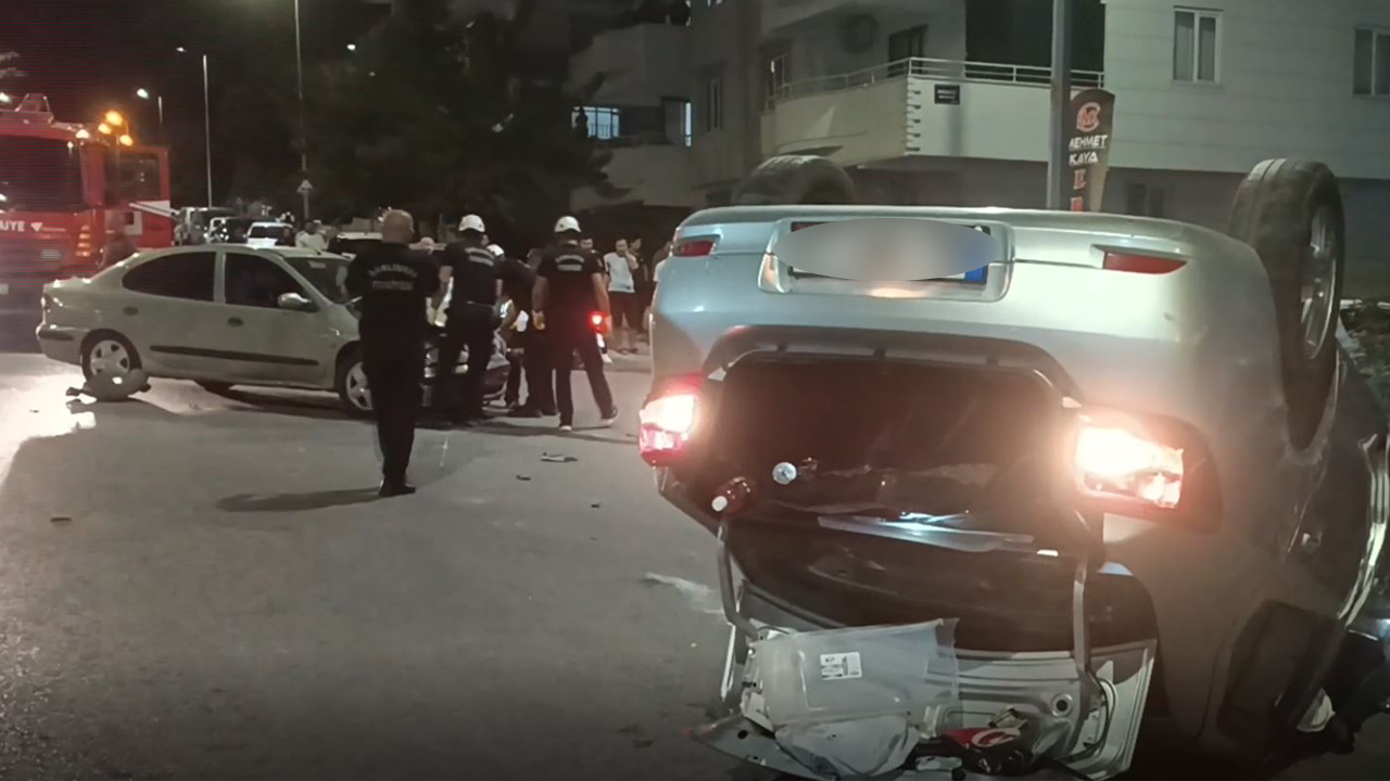 Urfa’da otomobiller çarpıştı: Polis memuru yaralandı!