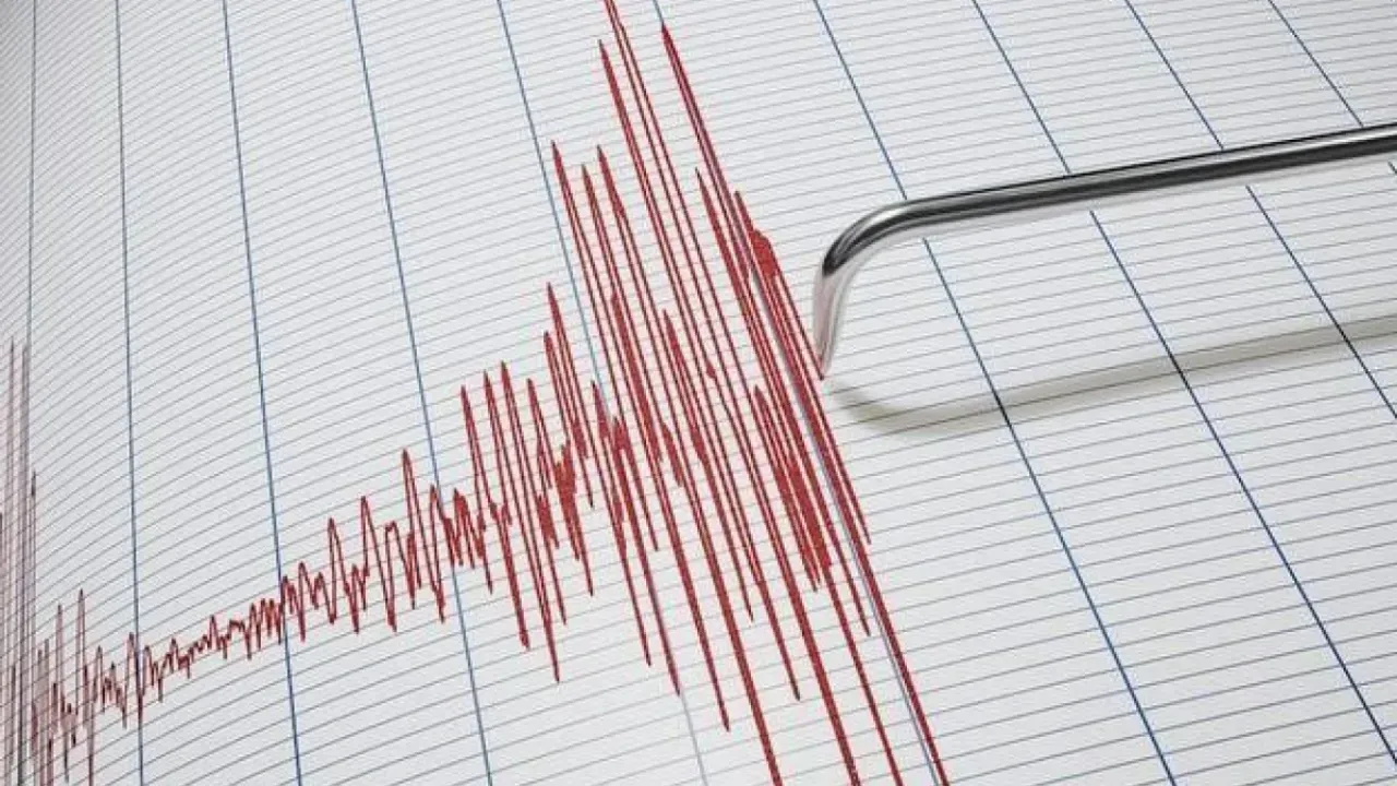 Urfa'da şiddetli deprem! Vatandaşlar panikle sokağa çıktı: O anlar kamerada
