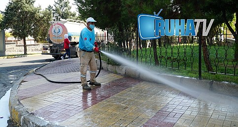 Haliliye dönüşümlü olarak her gün yıkanıyor