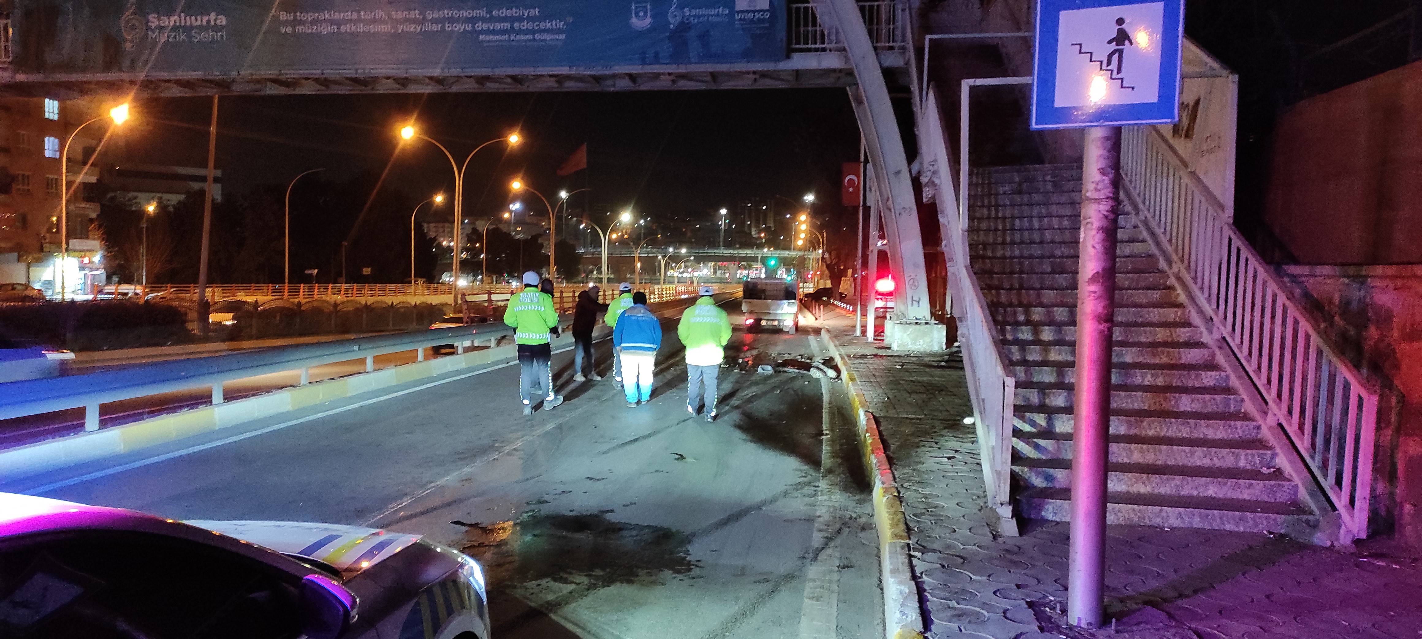 Şanlıurfa'da Otomobil Üst Geçide Çarptı: 1 Ölü