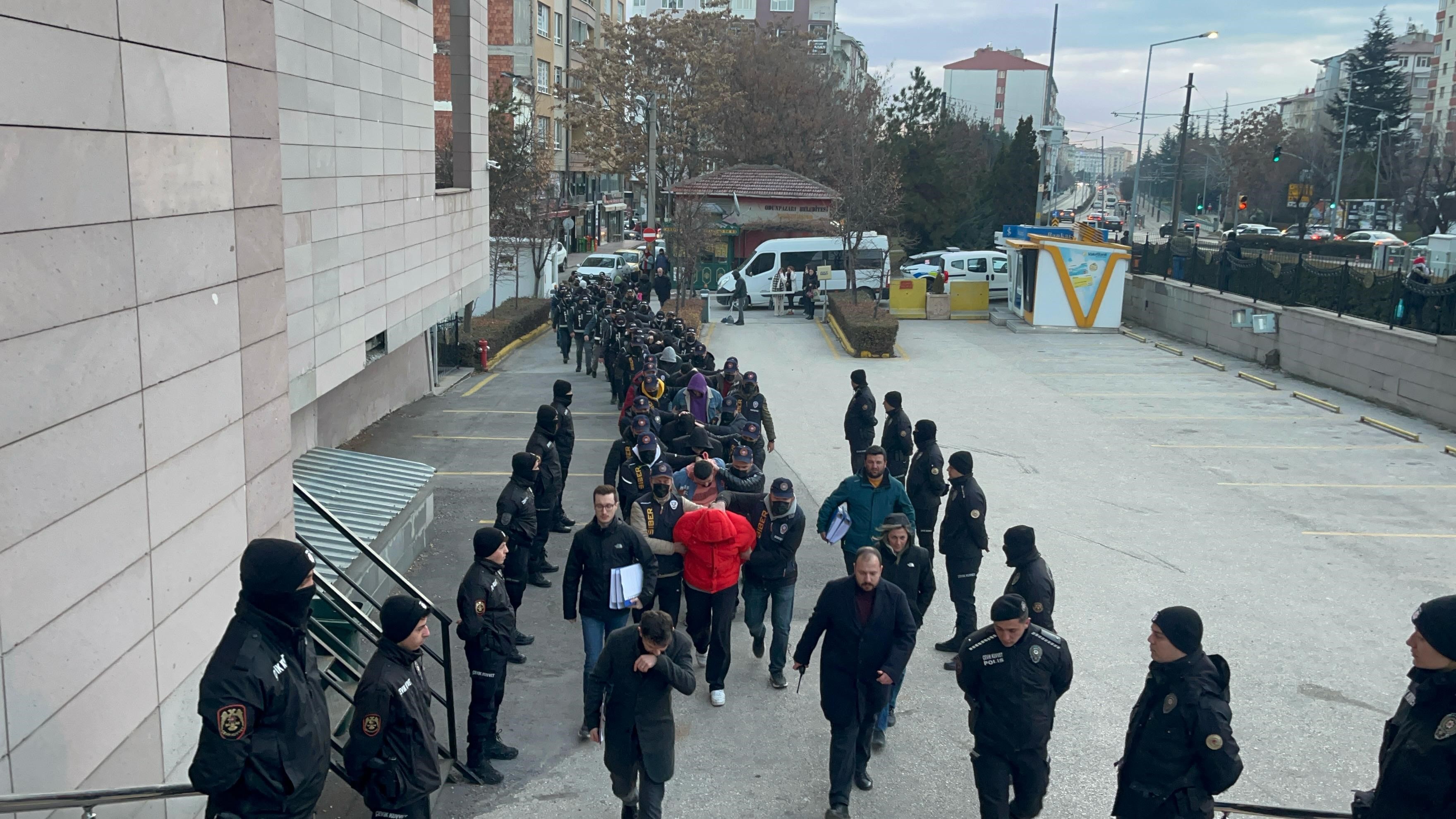516 MILYON TL'LIK YASA DIŞI BAHIS OPERASYONUNDA 13 TUTUKLAMA