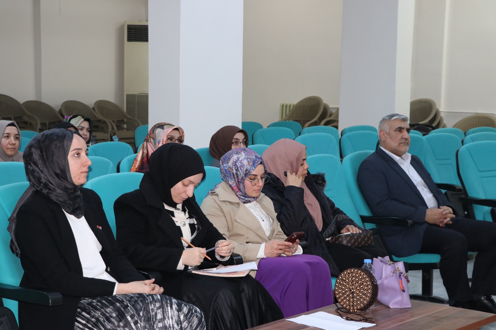GEÇİCİ ÖĞRETİCİLERE YÖNELİK SEMİNER DÜZENLENDİ