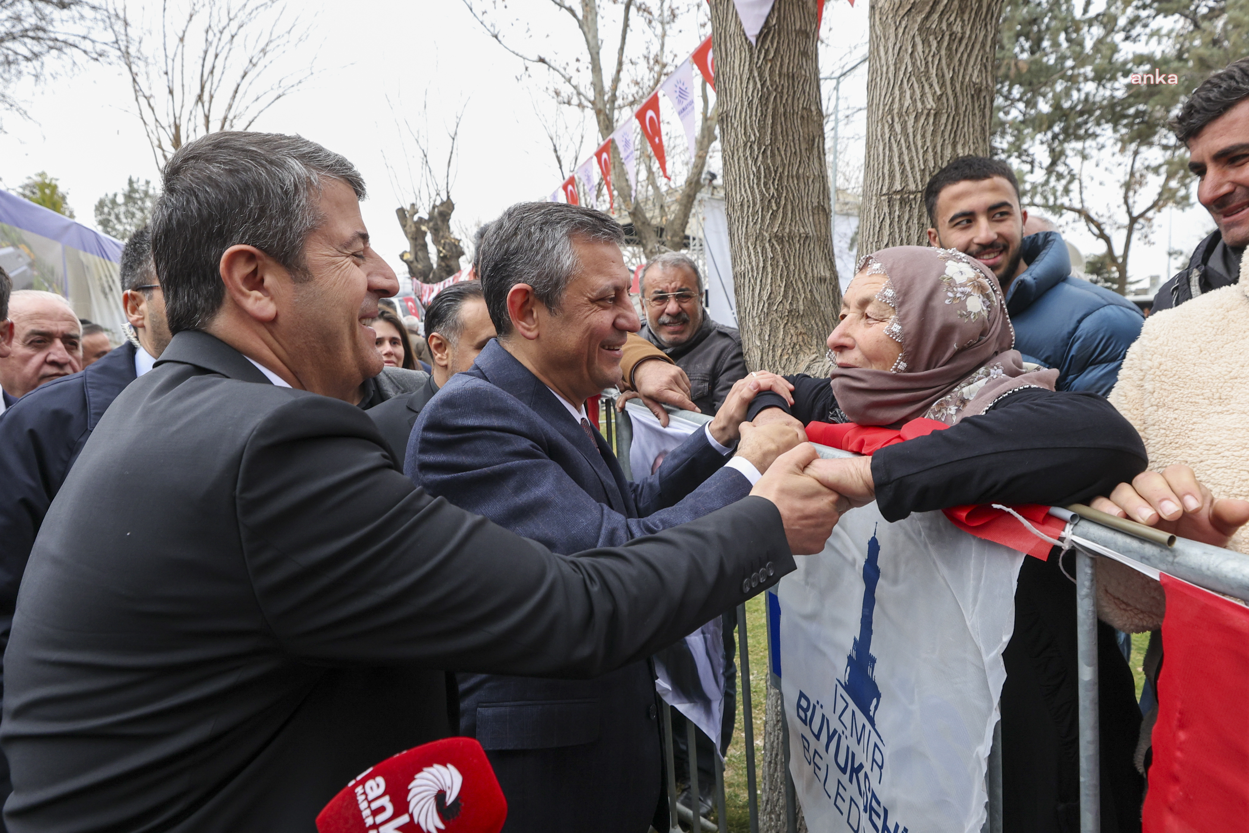 ÖZGÜR ÖZEL: “ERDOĞAN’A DEPREME HAZIRLIK BAKANI ATAMASI ÖNERIYORUM”