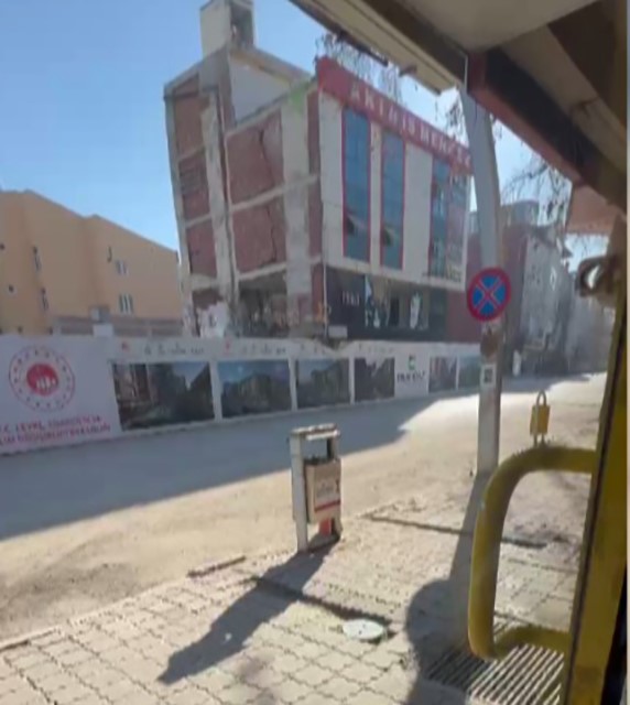 Elbistan’da Depremde Direnen Kavanozlar Yıkıldı