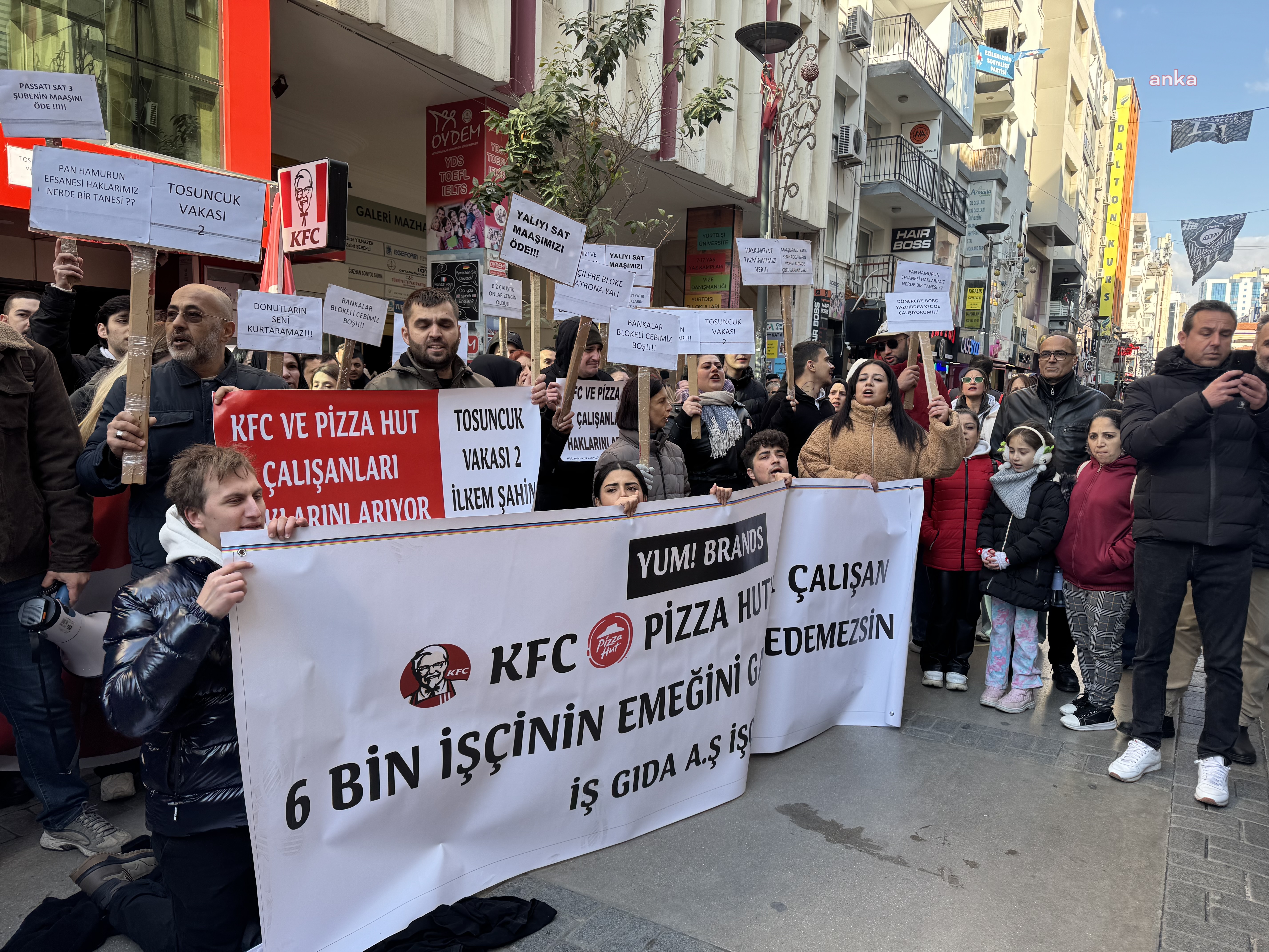 İZMIR'DE KFC VE PIZZA HUT ÇALIŞANLARINDAN "KONKORDATO" TEPKISI!