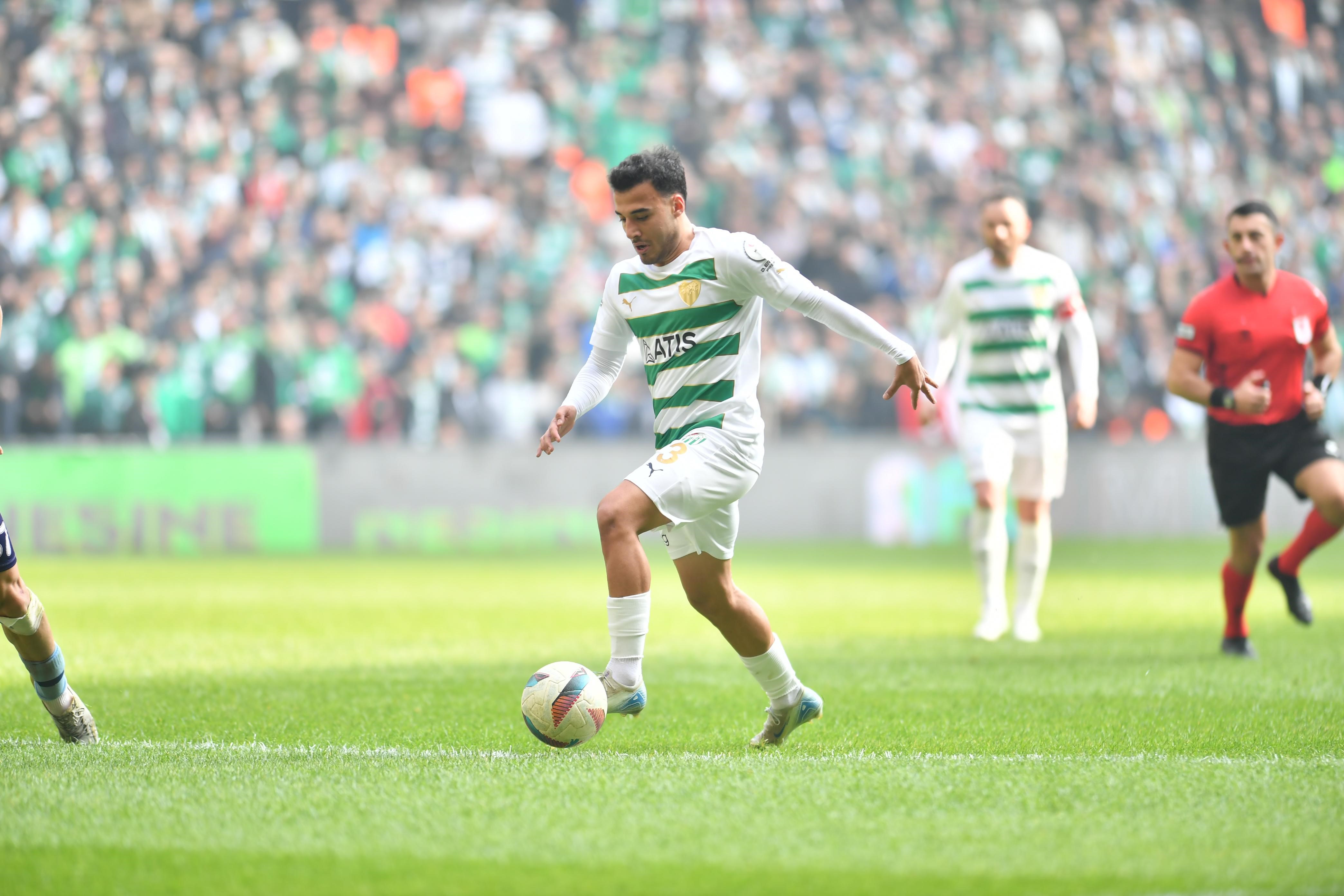 TFF 3. LIG: BURSASPOR: 4 - ANADOLU ÜNIVERSITESI: 1