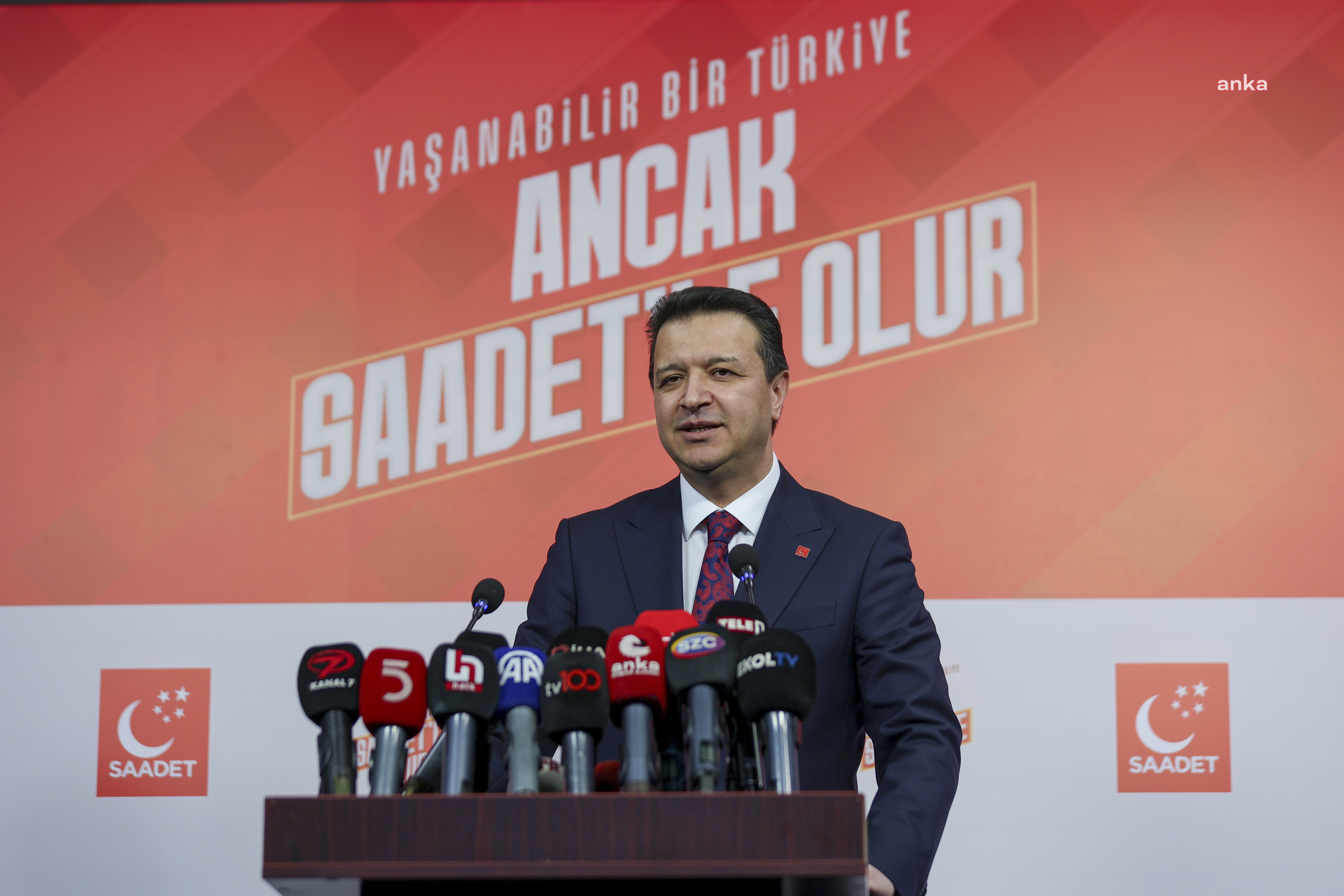 ÖZGÜR ÖZEL, SAADET PARTISI'NI ZIYARET ETTI