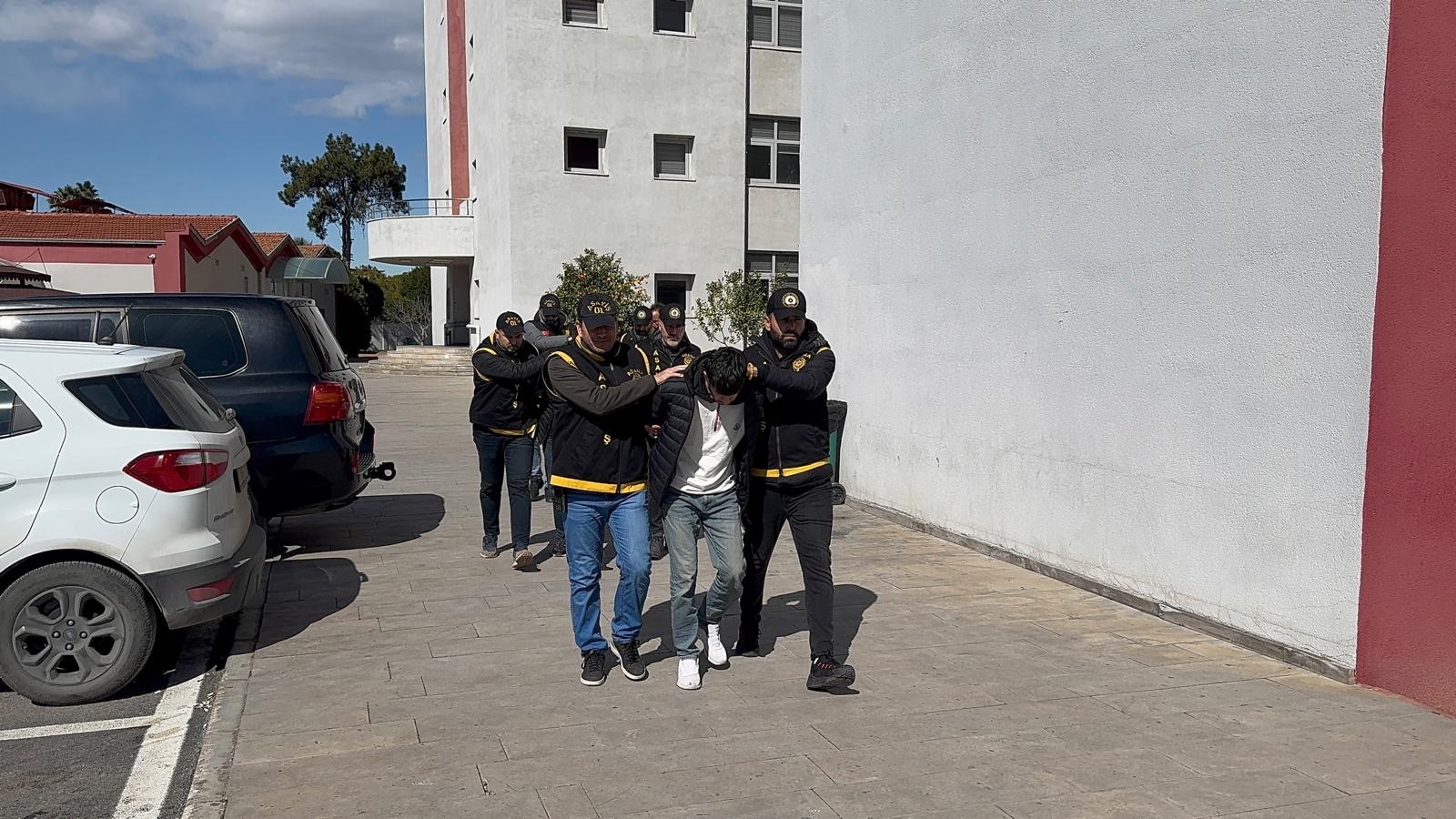 Sağlik Kabinine Silahli Saldiri: 1 Milyon Tl Haraç