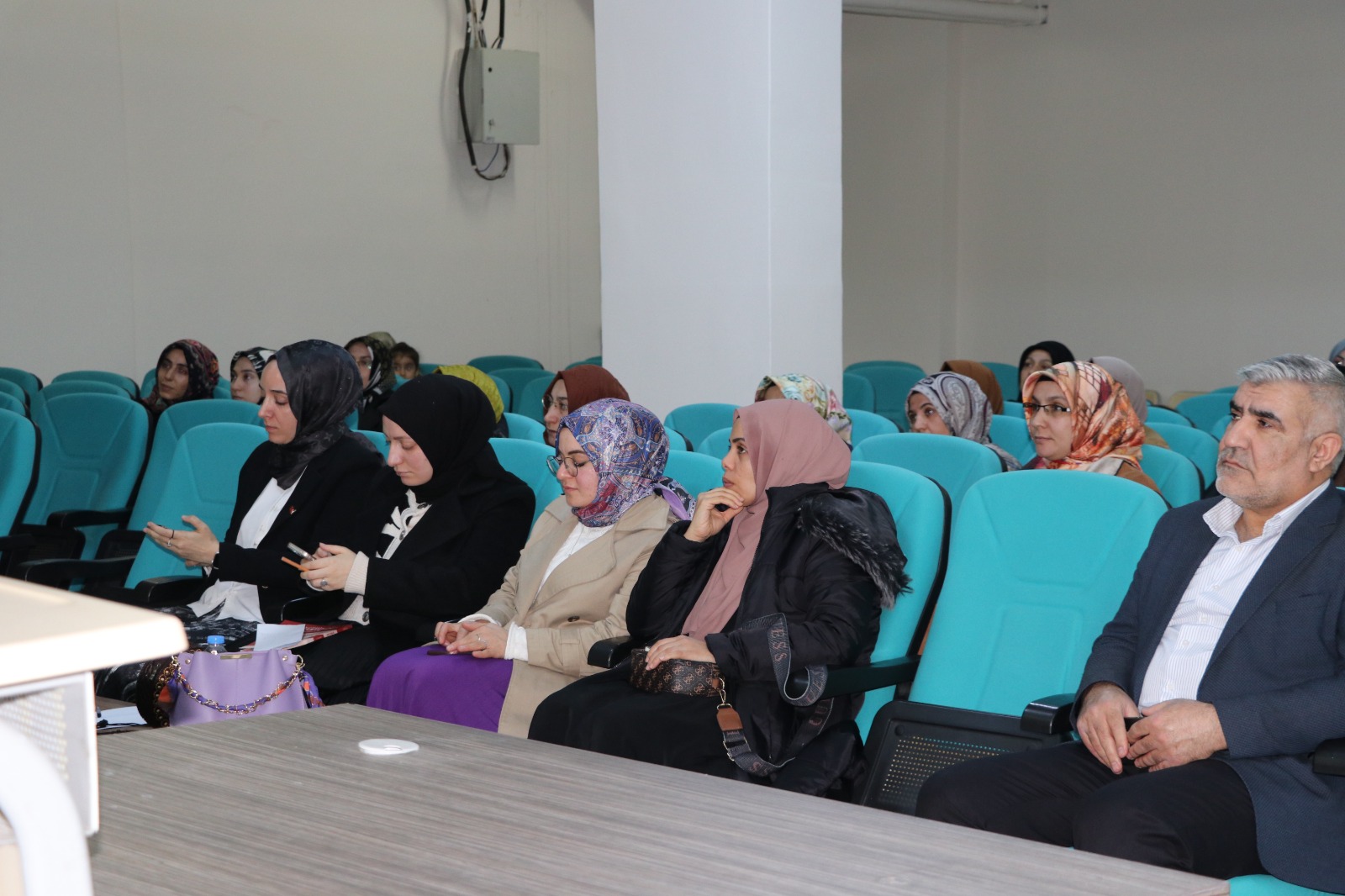 GEÇİCİ ÖĞRETİCİLERE YÖNELİK SEMİNER DÜZENLENDİ