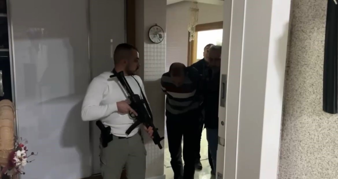 Firari Astsubay Sahte Kimlikle Yakalandı