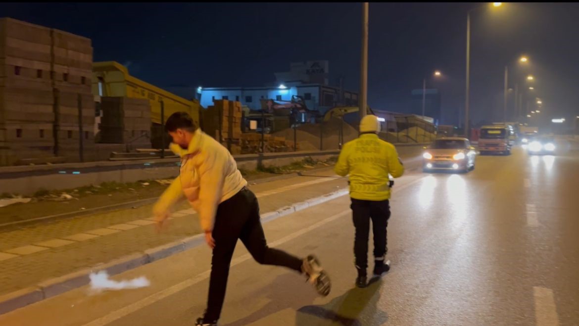 Alkolmetreyi Üflememek Için Her Yolu Denedi!