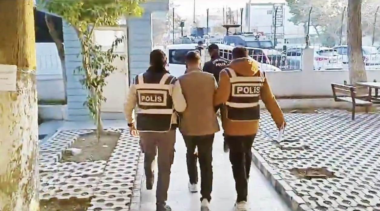 HIRSIZLIK SUÇUNDAN ARANAN ŞAHIS YAKALANDI