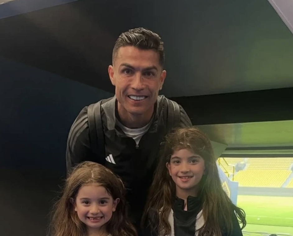 Ronaldo’dan Terim Ailesine Jest