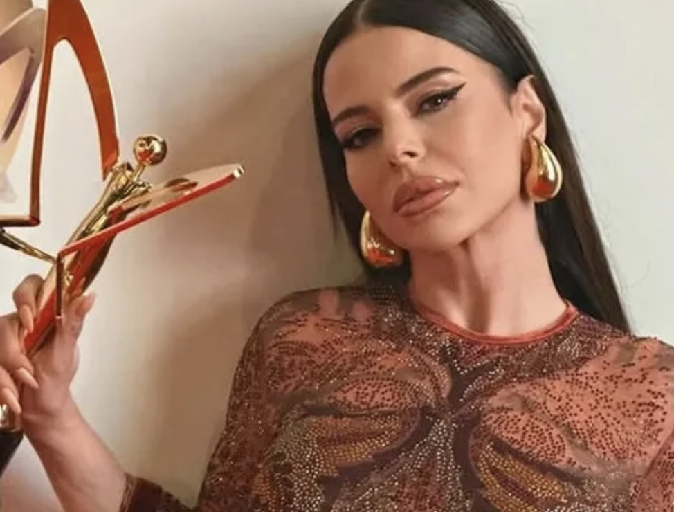 Simge Sağın’dan Aşk Açıklaması