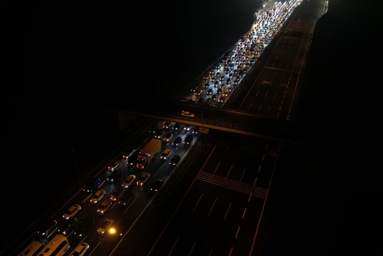 Tatilciler Otoyollarda Yoğunluk Oluşturdu