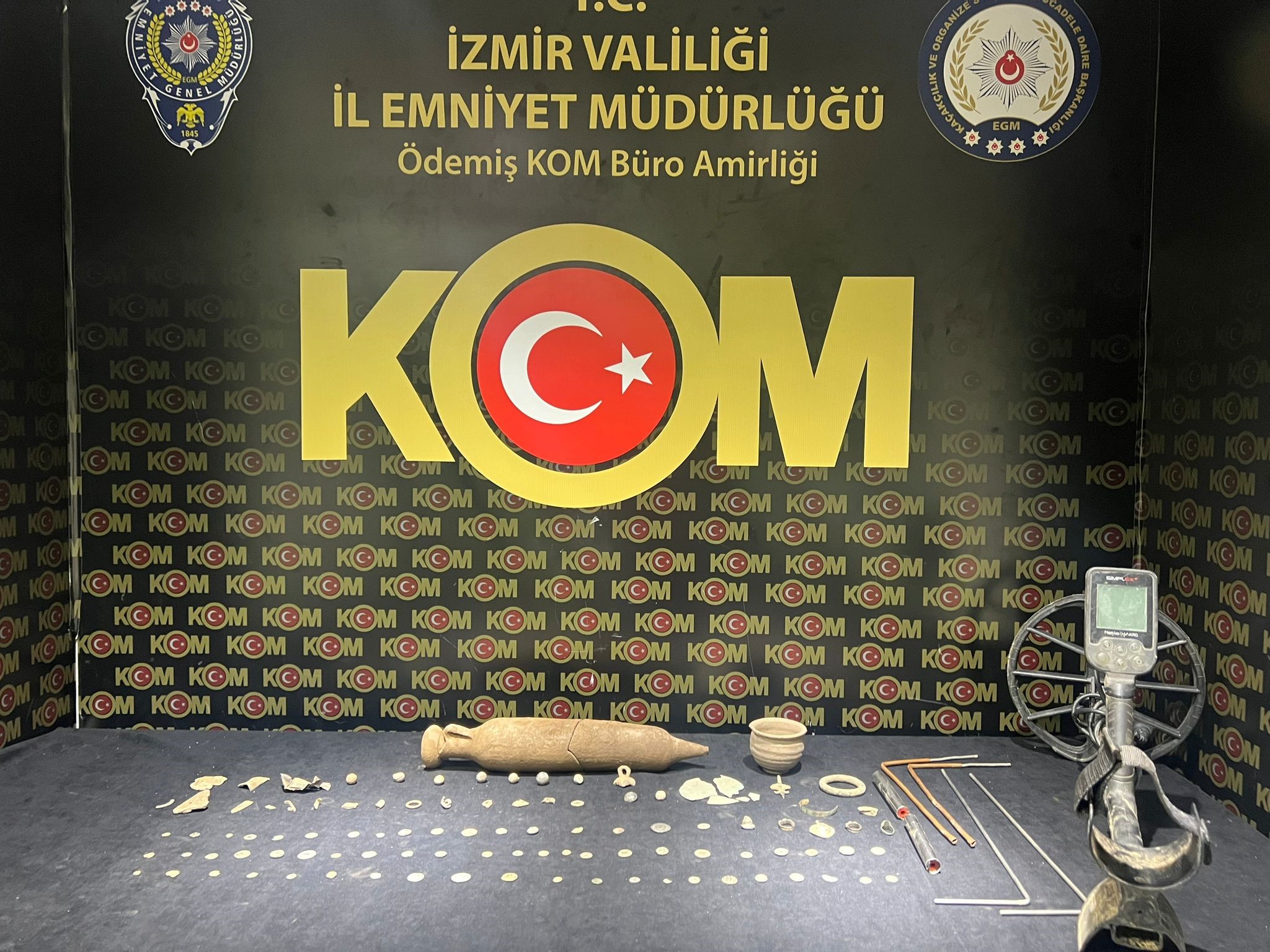 İzmir'de Tarihi Eser Kaçakçılığı Operasyonu: 3 Gözaltı