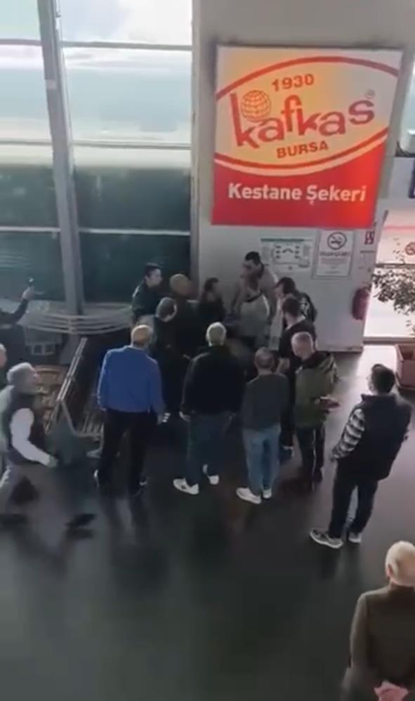 Otobüs Terminali'nde Güvercinli Kavga!