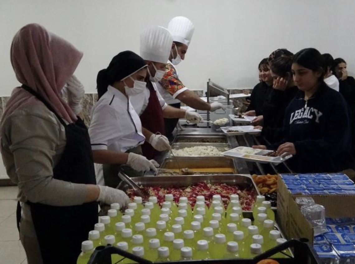Öğrencilere Restoran Kalitesinde Yemek