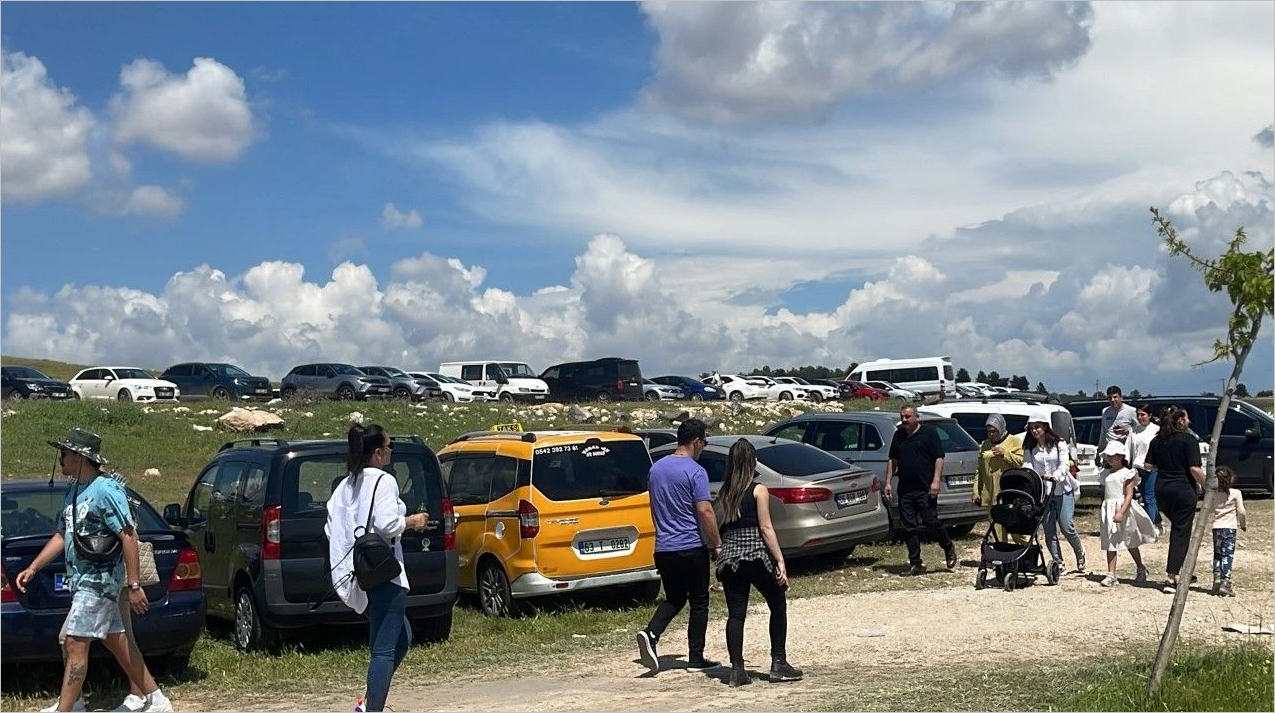 Göbeklitepe'ye Bayramda Turist Akını: Yollar Kilitlendi