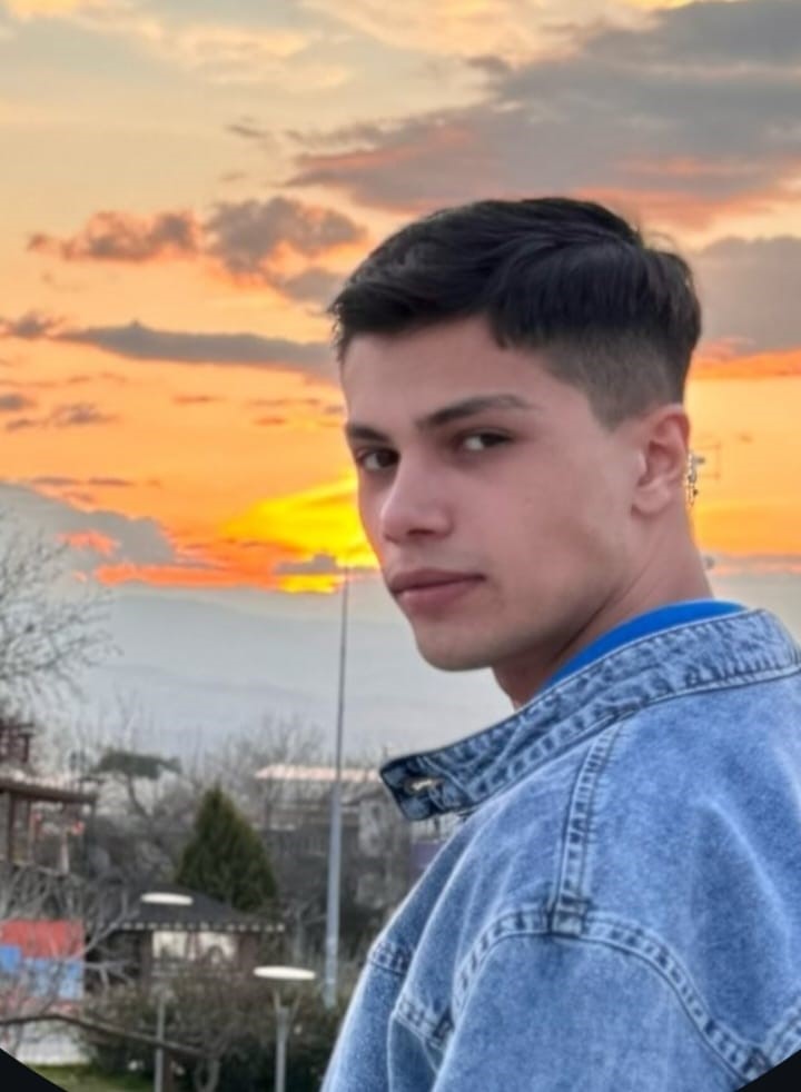 Genç, Bıçaklı Saldırıda Hayatını Kaybetti