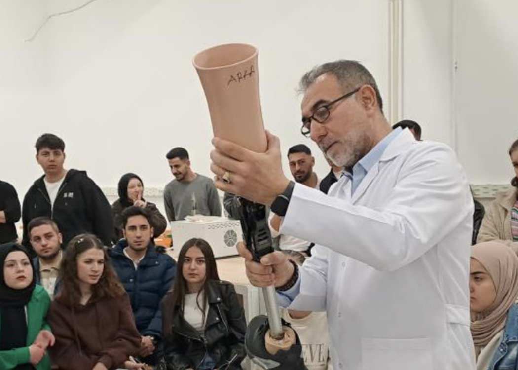 Protez Eğitiminde Bir İlk