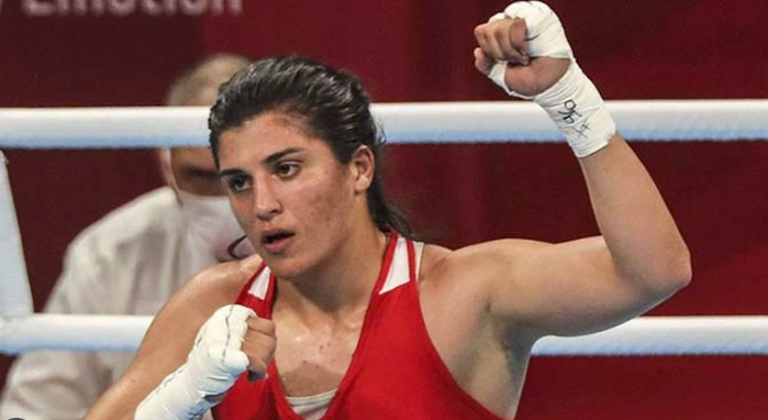 Busenaz Sürmeneli, Kadınlar Dünya Boks Şampiyonu Oldu