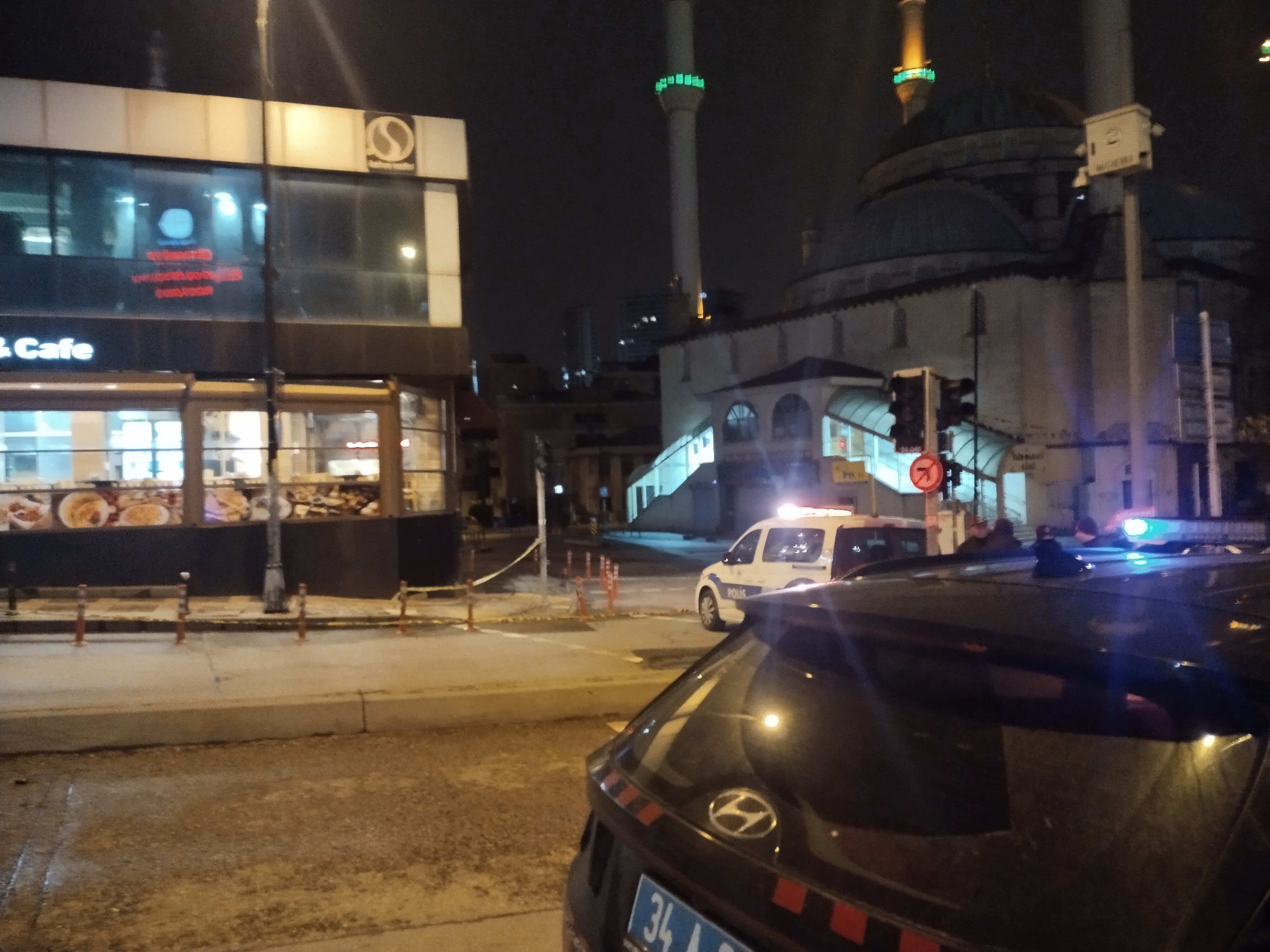 Ümraniye'de Iki Ayri Yerde Silahli Saldiri