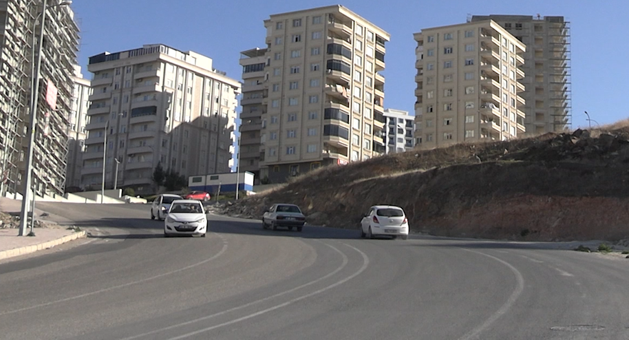 Şanlıurfa Karaköprü'de Tehlike Saçan Kavşak...