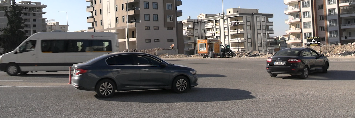Şanlıurfa Karaköprü'de Tehlike Saçan Kavşak...