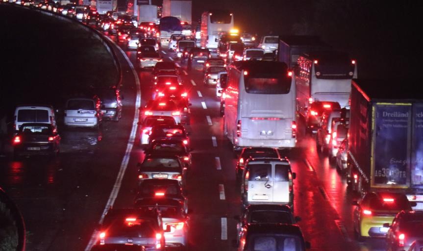Tatilciler Otoyollarda Yoğunluk Oluşturdu