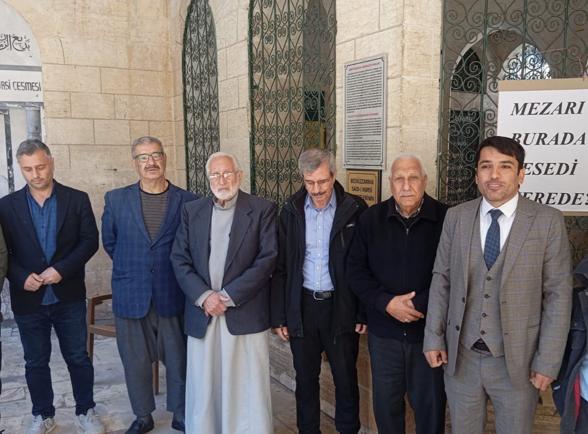 "Said Nursi'nin Mezarı İlk Defnedildiği Yere Getirilmeli "