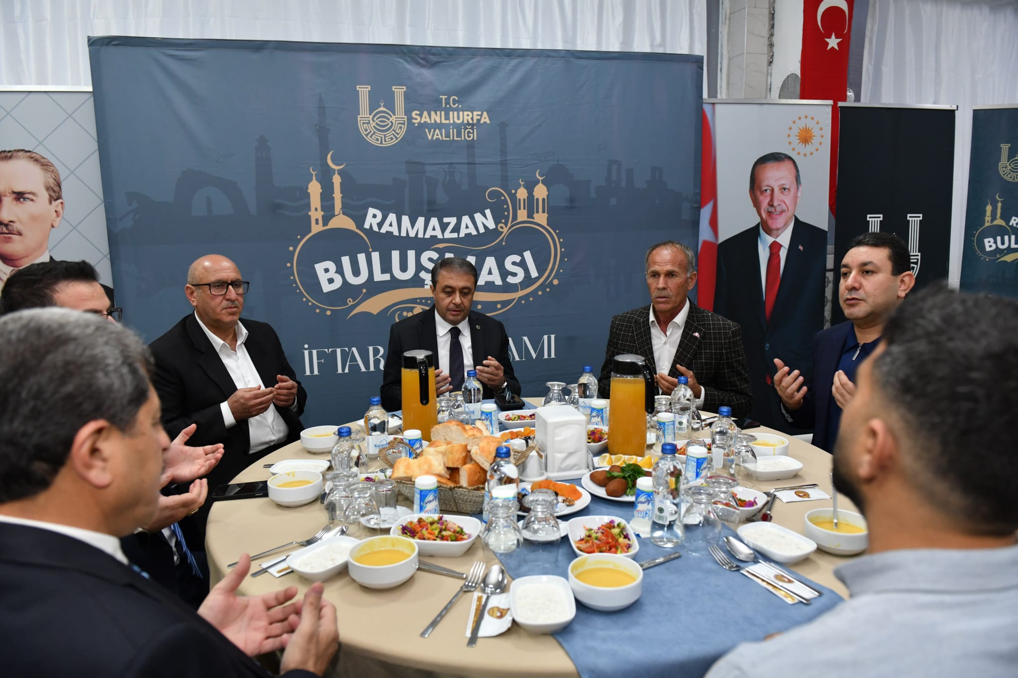 Vali Şıldak Harran’da Esnaf Ve Aile Ziyaretlerinde