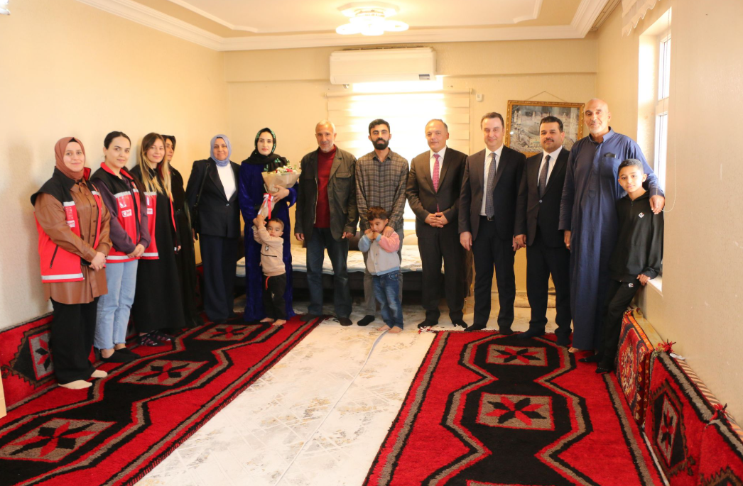 Beşiz Bebekleri Olan Felhan Ailesine Bakanlık Ziyareti