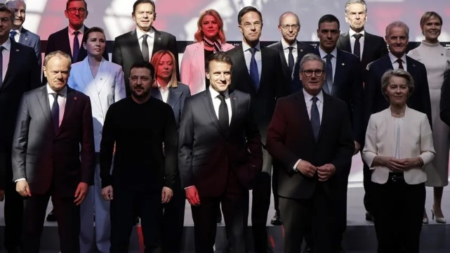Paris Zirvesinde Gergin Tansiyon