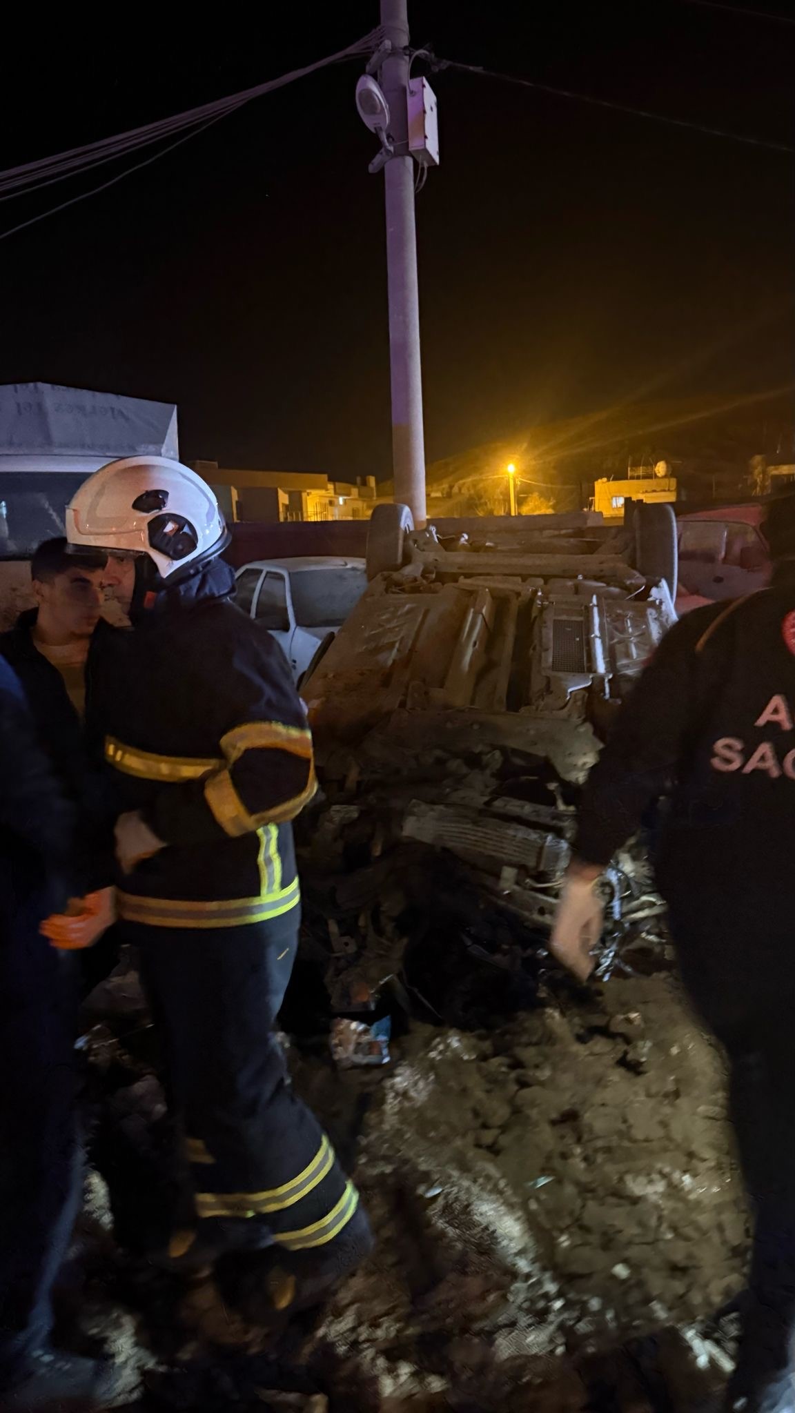 Mardin'de Otomobil Devrildi: 3 Yaralı